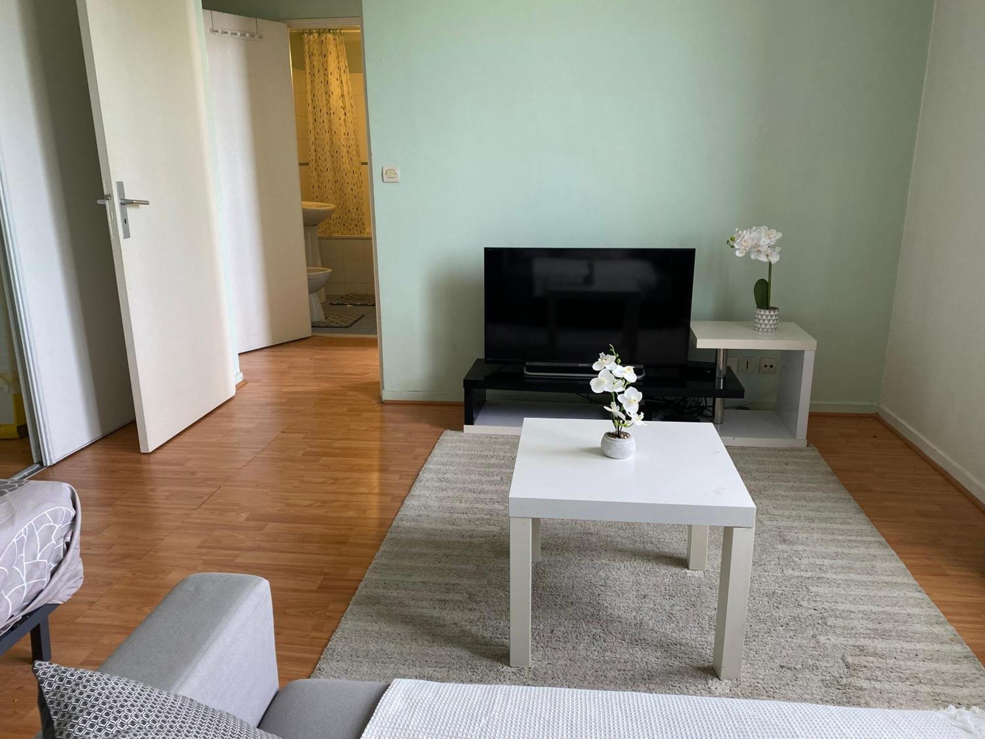 Appart Calme Avec Parking Gratuit Evry-Gregy-sur-Yerre Exterior photo